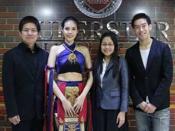 สู่...มิสเวิลด์ 2016 : อ.ภูมิ พิสิษฏ์พงศ์ วรเศรษฐการกิจ ประธานฯ วิทยาลัยดนตรีและศิลปะการแสดง Superstar College of Arts ต้อนรับ จิณณ์ณิตา บุดดี มิสไทยแลนด์เวิลด์ 2016 ที่มาฝึกฝนพัฒนาบุคลิกภาพ ก่อนขึ้นเวที ที่ สหรัฐอเมริกา