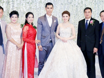 ชื่นชมสมรัก      อภิสิทธิ์ เวชชาชีวะ อดีตนายกรัฐมนตรี เป็นประธานในพิธีฉลองมงคลสมรส ระหว่าง อังสนา วิสฤตาภา บุตรี ทนงศักดิ์ – นภัสนันท์ วิสฤตาภา กับ วันชัย คุณปกรณ์การ บุตร พณิชพล เจริญกิจประภากุล –  นภาพร คุณาปกรณ์การ ที่ ห้องแกรนด์บอลรูม โรงแรมมิราเคิล แกรนด์ คอนเวนชั่น