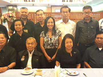 สิงห์แดงสัมพันธ์ : วิเชียร ชวลิต รองประธานกรรมาธิการขับเคลื่อนการปฏิรูปประเทศด้านสังคม สภาขับเคลื่อนการปฏิรูปประเทศ (สปท.) ร่วมพบปะสังสรรค์พี่น้องชมรมรัฐศาสตร์ มหาวิทยาลัยธรรมศาสตร์ โดยมี จเด็จ อินสว่าง ประธานคณะอนุกรรมการพัฒนาโครงสร้างราชการ ภูมิภาค และท้องถิ่น (อ.กพร.) มาร่วมงาน ที่ สโมสรราชตฤณมัยสมาคมฯ (สนามม้านางเลิ้ง)