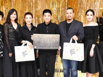 แทนคำขอบคุณ : ชำนาญ เมธปรีชากุล รอง ปธ.กก.บห.บจก.เดอะมอลล์ กรุ๊ป เปิดแคมเปญ “2017 Brilliant Thanks” ต้อนรับปีใหม่ด้วยการมอบคูปองส่วนลดสูงสุด 50% เมื่อมาช็อปสินค้า ที่ ศูนย์การค้าเดอะมอลล์, ดิ เอ็มโพเรียม, ดิ เอ็มควอเทียร์, พารากอน และ บลูพอร์ต หัวหิน ตั้งแต่วันนี้ ถึง 4 มกราคม 2560