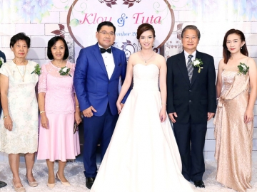 มั่นในรัก : ทรงธรรม พูนเกษมทรัพย์ รองอธิบดีกรมบังคับคดี และภริยา เป็นประธานพิธีฉลองมงคลสมรส ตวงพร ชูผดุงศักดิ์ บุตรี พรศรี บันลือสมบัติกุล กับ สกุลชาย ศรีพิทูลพาทย์ บุตร มานิต–อมรศรี ศรีพิทูลพาทย์ ที่ โรงแรมมิราเคิล แกรนด์ คอนเวนชั่น