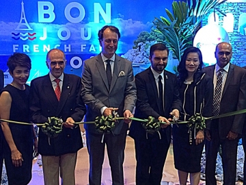 สินค้าฝรั่งเศส : จิลล์ การาชง เอกอัครราชทูตสาธารณรัฐฝรั่งเศสประจำ
ราชอาณาจักรไทย เปิดงาน “Bonjour French Fair 2016” โดยมี อเล็กซอง 
ดูปอง ประธานหอการค้าฝรั่งเศส-ไทย และ ปิแอร์ ศิลา นิคู กรรมการหอการค้าไทย-อิตาเลี่ยน ร่วมงานพร้อมแขกผู้มีเกียรติ ที่ ศูนย์การประชุมแห่งชาติสิริกิติ์