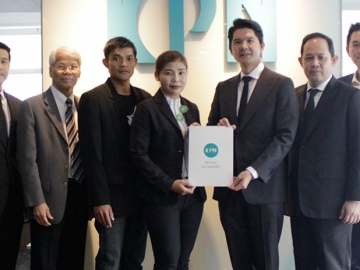 ประกันต่อเนื่องตั้งแต่ปี 2551              พ.ต.อ.ภัคภณ เล็กท่าไม้ ผู้กำกับการ สถานีตำรวจภูธรท่าม่วง รับมอบกรมธรรม์ประกันชีวิตกลุ่มตามโครงการสวัสดิการเพื่อข้าราชการตำรวจ ทุนประกันรวม 12,100,000 บาท จากประสิทธิ์ สงยะรัญ ผอ.ทั่วไป บมจ.ไทยประกันชีวิต ที่สถานีตำรวจภูธรท่าม่วง จ.กาญจนบุรี