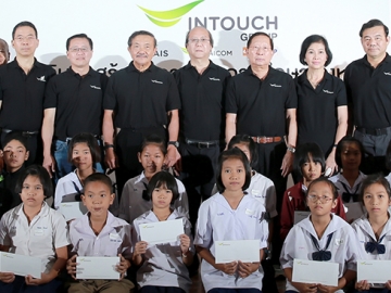 รวม 240 ทุน ดร.วิรัช อภิเมธีธำรง ประธานคณะกรรมการ และมร.ฟิลิป แทน ประธานเจ้าหน้าที่บริหารบมจ.อินทัชโฮลดิ้งส์ มอบทุนการศึกษาในโครงการ “กลุ่มอินทัชสร้างโอกาสทางการศึกษา” ให้แก่นักเรียนที่มีความประพฤติดี ตั้งใจเรียนแต่ขาดแคลนทุนทรัพย์ 200 ทุน, ทุนสนับสนุนครูที่ปฏิบัติหน้าที่ด้วยความเสียสละ มุ่งมั่น อุตสาหะ เพื่อเป็นขวัญและกำลังใจ 20 ทุน และทุนสนับสนุนกิจกรรมของโรงเรียน 20 ทุน รวมเป็นเงิน 3,400,000 บาท ที่วิทยาลัยเทคนิคน่าน จ.น่าน