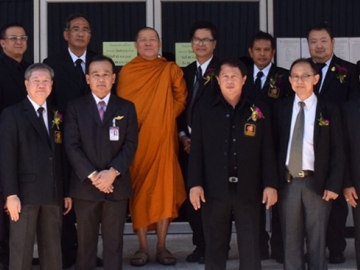 มั่นคง โปร่งใส ประทับใจ เอื้ออาทร     ร.อ.กนก ทองเผือก รอง.กก.ผอ.ใหญ่ บมจ.การบินไทย ในฐานะประธานใหญ่ สหกรณ์ออมทรัพย์ฯการบินไทย นิมนต์ พระพรหมมังคลาจารย์ ท่านเจ้าคุณธงชัย เปิดสหกรณ์ออมทรัพย์ฯ การบินไทย สาขาย่อย สาขาสุวรรณภูมิ โดยมีคณะกรรมการ อาทิ ชาติ ฟ้าปกาสิต รองประธาน และ สรกฤช วรรณลักษณ์ ประชาสัมพันธ์ พร้อมทั้งผู้บริหาร อาทิ คนุช บุนนาค และ กิตติ ศิริพงษ์  ร่วมงาน ที่ ศูนย์ปฏิบัติการลูกเรือ สนามบินสุวรรณภูมิ