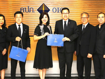 สวัสดีปีใหม่ : สุทธิพล ทวีชัยการ เลขาธิการ สำนักงานคณะกรรมการกำกับและส่งเสริมการประกอบธุรกิจประกันภัย ต้อนรับ นุสรา (อัสสกุล) บัญญัติปิยพจน์ กรรมการผู้จัดการ บริษัท ไทยสมุทรประกันชีวิต จำกัด (มหาชน), สมชัย อาภรณ์ศิริพงษ์ ผู้ช่วยกรรมการผู้จัดการอาวุโส, ปิยะพร ลี้สกุล ผู้ช่วยกรรมการผู้จัดการ และ สุวรรณ อุดมเฉลิมเดช ผู้ช่วยกรรมการผู้จัดการ พร้อมคณะผู้บริหาร ในโอกาสเข้าพบเพื่อขอพรในเทศกาลปีใหม่ที่จะมาถึง ที่สำนักงาน คปภ. ถนนรัชดาภิเษก