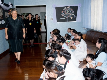 สมเด็จพระเทพรัตนราชสุดาฯ สยามบรมราชกุมารี อุปนายิกาผู้อำนวยการสภากาชาดไทย เสด็จพระราชดำเนินทรงเป็นองค์ประธานในการประชุมคณะกรรมการอำนวยการมูลนิธิสงเคราะห์เด็กของสภากาชาดไทย ครั้งที่ 1/2559 ณ ตึกวชิราลงกรณ 
สภากาชาดไทย ถนนพระราม 4 เขตปทุมวัน เมื่อวันที่ 29 ธันวาคม 2559