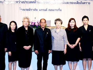 พันธสัญญา : สุเมธา วิเชียรเพชร ผอ.สำนักจัดการกากของเสียและสารอันตราย กรมควบคุมมลพิษ เปิดการสัมมนาเรื่อง “การเสริมสร้างขีดความสามารถในการสนับสนุนการดำเนินงานตามพันธกรณี ของอนุสัญญาระหว่างประเทศด้านการจัดการสารเคมีและของเสียอันตราย” โดยมี ดร.นวลศรี ทยาพัชร และ รศ.ดร.พาลาภ สิงหเสนี ร่วมสัมมนา ที่โรงแรมมิราเคิล แกรนด์ คอนเวนชั่น