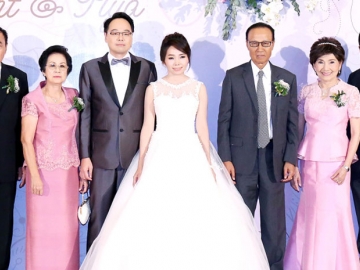 รักแท้...สุขถาวร : ถวิล ไพรสณฑ์ อดีตรองประธานสภาผู้แทนราษฎร เป็นประธานพิธีฉลองมงคลสมรส ระหว่าง ปภาดา พงษ์สุขถาวร บุตรี ธำรง - จิตตินันท์ พงษ์สุขถาวร กับ ปิยะ รัตนวุฒิสุวรรณ บุตร พีระ - อัจฉรา รัตนวุฒิสุวรรณ ณ ห้องแกรนด์บอลรูม โรงแรมมิราเคิล แกรนด์ คอนเวนชั่น หลักสี่