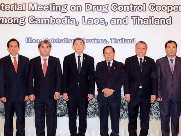 ป้องกัน-ปราบปราม : พล.อ.นิวัตร มีนะโยธิน ผู้ช่วยรัฐมนตรีประจำกระทรวงยุติธรรม เปิดการประชุมระดับรัฐมนตรีว่าด้วยความร่วมมือด้านการป้องกันและปราบปรามยาเสพติดระหว่างประเทศไทย ราชอาณาจักรกัมพูชา และสาธารณรัฐประชาธิปไตยประชาชนลาว ที่โรงแรมสุนีย์แกรนด์ โฮเทล แอนด์ คอนเวนชั่น เซ็นเตอร์ จังหวัดอุบลราชธานี