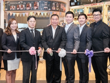 พิมพ์ภาพอย่างสร้างสรรค์ : มร.ไทสุเกะ ทารุมิ กก.ผจก.บจก.ฟูจิฟิล์ม (ประเทศไทย) และ ชาญ เธียรกาญจนวงศ์ ปธ.จนท.บห.บมจ.บิ๊ก คาเมร่า คอร์ปอเรชั่น เปิดตัว “Wonder Photo Shop by Big Camera” ศูนย์บริการพิมพ์ภาพครบวงจรรูปแบบใหม่ แฟลกชิพสโตร์แห่งที่ 2 ที่ศูนย์การค้าเซ็นทรัลเฟสติวัล อีสต์วิลล์