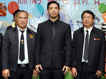 ของขวัญวันเด็ก : เบญจพล นาคประเสริฐ ผอ.องค์การสวนสัตว์ แถลงข่าว
การจัดงานวันเด็กแห่งชาติ ประจำปี 2560 ตามนโยบายสร้างความสุข เสริมความรู้
ให้เด็กๆ ด้วยการเปิดสวนสัตว์ทั่วประเทศทั้ง 7 แห่ง ขององค์การสวนสัตว์ 
ให้เข้าชมฟรี ตั้งแต่วันที่ 14-15 ม.ค. 2560 เพื่อมอบเป็นของขวัญวันเด็กปีนี้