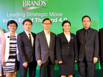 คนรุ่นใหม่ใส่ใจสุขภาพ : เนียจา เซวัก ปธ.จนท.บห.กลุ่มการค้า แผนกอาหารเสริมสุขภาพ เซเรบอส แปซิฟิก และ ตุลย์ วงศ์ศุภสวัสดิ์ ผจก.ทั่วไป บจก.
เซเรบอส (ประเทศไทย) แถลงข่าว “แบรนด์ ปรับโมเดลธุรกิจใหญ่ รับไทยแลนด์ 4.0” 
ของแบรนด์ซุปไก่สกัด ที่โรงแรมเซ็นทารา แกรนด์ แอท เซ็นทรัลเวิลด์