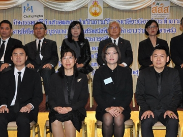 เวทีแลกเปลี่ยน : ชาติชาย โฆษิตวัฒนฤกษ์ อธิบดีผู้พิพากษาศาลเยาวชนและครอบครัวกลาง เปิดงานนำเสนอผลดำเนินงาน “โครงการบูรณาการสร้างเสริมสวัสดิภาพเด็ก เยาวชนและครอบครัว ในกระบวนการยุติธรรม” โดยมี อภิรดี โพธิ์พร้อม ผู้ช่วยผู้พิพากษาศาลฎีกา (หัวหน้าโครงการ) ต้อนรับ ที่ โรงแรมเอเชีย