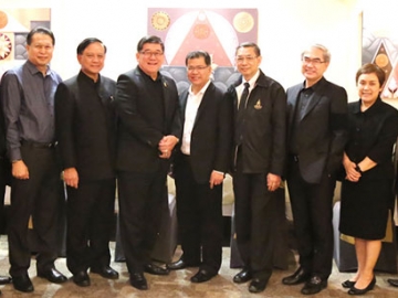 สรุปผลงาน : ชัยวัฒน์ อุทัยวรรณ์ ปธ.กก.บจก.โรงแรมท่าอากาศยานสุวรรณภูมิ ประชุมคณะกรรมการเพื่อทบทวนแผนงานปี 2560 โดยมี นาวาอากาศเอกจิรพล เกื้อด้วง, เรืออากาศโทเฉลิมพล อินทรวงศ์, พล.ร.อ.อมรเทพ ณ บางช้าง, วีระพงศ์ ศุภเศรษฐ์ศักดิ์, เชิดศักดิ์ หิรัญสิริสมบัติ และ ศรศักดิ์ แสนสมบัติ อธิบดีกรมเจ้าท่า ร่วมประชุม ที่โรงแรมโนโวเทล สุวรรณภูมิ แอร์พอร์ต