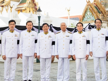 ร่วมใจในเครือ : เคียวอิจิ ทานาดะ เจ้าหน้าที่บริหาร บจก.โตโยต้า มอเตอร์ คอร์ปอเรชั่น และ กก.ผจก.ใหญ่ บจก.โตโยต้า มอเตอร์ ประเทศไทย พร้อมผู้บริหารและพนักงาน, ผู้แทนจำหน่ายและกลุ่มผู้ผลิตชิ้นส่วนโตโยต้า ร่วมเป็นเจ้าภาพในพระพิธีธรรมสวดพระอภิธรรม พระบรมศพพระบาทสมเด็จพระปรมินทรมหาภูมิพลอดุลยเดช ณ พระที่นั่งดุสิตมหาปราสาท ในพระบรมมหาราชวัง