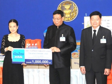 น้ำใจ “เมืองไทยฯ” : ศาสตราจารย์พิเศษพรเพชร วิชิตชลชัย ประธานสภานิติบัญญัติแห่งชาติ รับมอบเงินจำนวน 1 ล้านบาท จาก นวลพรรรณ ล่ำซำ กรรมการผู้จัดการและประธานเจ้าหน้าที่บริหารบริษัท เมืองไทยประกันภัย จำกัด เพื่อสมทบ “โครงการสภานิติบัญญัติแห่งชาติรวมใจช่วยเหลือผู้ประสบภัยน้ำท่วม”