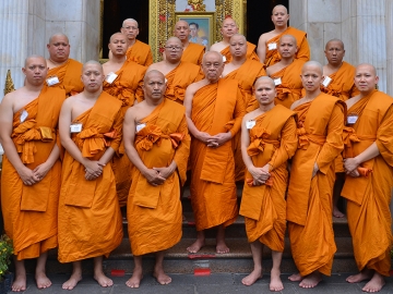 ธรรมราชา : สมเด็จพระวันรัต (จุนท์ พฺรหฺมคุตฺโต) เจ้าอาวาสวัดบวรนิเวศวิหาร เป็นพระอุปัชฌาย์ในพิธีบรรพชา อุปสมบทและบวชเนกขัมปฏิบัติธรรม ครั้งที่ 1 ถวายพระราชกุศลแด่ พระบาทสมเด็จพระปรมินทรมหาภูมิพลอดุลยเดช จัดโครงการโดย สำนักงานทรัพย์สินส่วนพระมหากษัตริย์ ณ วัดบวรนิเวศวิหาร