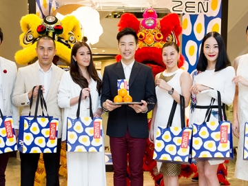 มั่งมีศรีสุข : ฌาน ชานนท์ ผอ.ฝ่ายการตลาด ห้างสรรพสินค้าเซน จัดงาน “ZEN Chinese New Year 2017” ชวนช็อปฉลองตรุษจีนที่เซน รับอั่งเปาส่วนลดแทนเงินสด, รับฟรีถุงนำโชค และชุดซองอั่งเปาโชคดี พร้อมเชิญร่วมกิจกรรมรับมงคลต่างๆ ตั้งแต่วันนี้ถึงวันที่ 5 กุมภาพันธ์ 2560 ที่ ห้างสรรพสินค้าเซน