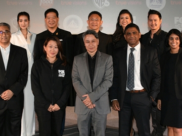 เอาใจ..คนในครอบครัว : สุภกิจ วรรธนะดิษฐ์ รองหัวหน้าคณะผู้บริหารกลุ่มด้านการพาณิชย์ และ หัวหน้าสายงานการพาณิชย์และพัฒนาธุรกิจ ทรูวิชั่นส์ บมจ.ทรู 
คอร์ปอเรชั่น แถลงข่าว “ทรูวิชั่นส์เปิด 6 ช่องรายการใหม่” โดยมี พีรธน เกษมศรี 
ณ อยุธยา และ ม.ร.ว.รุจยารักษ์ อาภากร ร่วมงาน ที่สยามพารากอน