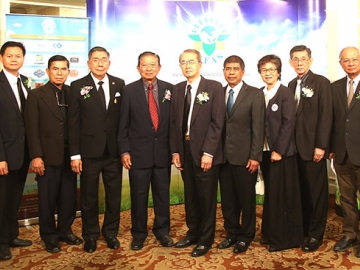 ประชุมประจำปี 2560 : นายกองเอก เปล่งศักดิ์ ประกาศเภสัช นายกสมาคมการค้าปุ๋ยและธุรกิจการเกษตรไทย จัดบรรยายพิเศษ เรื่อง “ผลกระทบผู้นำสหรัฐอเมริกาคนใหม่กับเศรษฐกิจไทย-เศรษฐกิจโลก” โดย รศ.ดร.สมชาย ภคภาสน์วิวัฒน์ พร้อมการประชุมใหญ่สามัญประจำปี 2560 โดยมี ศ.เกียรติคุณ ดร.สรสิทธิ์ วัชโรทยาน, ศ.เกียรติคุณ ดร.ปิยะ ดวงพัตรา, ดร.พิทยากร ลิ่มทอง และ ดร.ภัสชญภณ หมื่นแจ้ง ร่วมงาน ที่ สโมสรราชพฤกษ์ ถนนวิภาวดี รังสิต