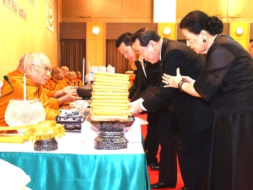 96 ปี “เจียไต๋” : ธนินท์ เจียรวนนท์ ประธานอาวุโส เครือเจริญโภคภัณฑ์ และ คุณหญิงเทวี เจียรวนนท์ พร้อมคณะผู้บริหารและพนักงานเครือเจริญโภคภัณฑ์ ร่วมพิธีทำบุญเพื่อความเป็นสิริมงคล โดย สมเด็จพระมหามุนีวงศ์ เจ้าอาวาสวัดราชบพิธสถิตมหาสีมารามราชวรวิหาร เป็นประธานฝ่ายสงฆ์ ณ อาคาร ซี.พี. สีลม