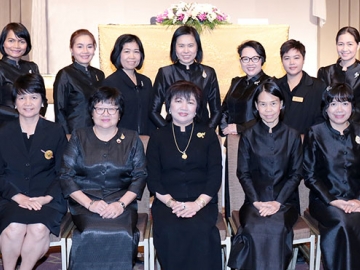 วิชาการ : ผศ.ดร.อรพรรณ โตสิงห์ รองประธานชมรมเครือข่ายพยาบาลผู้ให้สารน้ำแห่งประเทศไทย เปิดประชุมเรื่อง “infusion nurse care 4.0 transform to high value” โดยมี พว.สุวดี สุขีนิตย์, พว.ภัทรารัตน์ ตันนุกิจ และ พว.ศันสนีย์ ยุวาพัฒน์ 3 รองประธานชมรม ร่วมงาน ที่โรงแรมมิราเคิล แกรนด์ คอนเวนชั่น