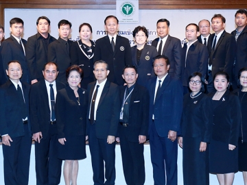 ชี้แจง : นพ.ธีรพล โตพันธานนท์ อธิบดีกรมการแพทย์ กระทรวงสาธารณสุข เปิดการประชุม “แนวทางการสำรวจประสบการณ์ผู้ใช้บริการโรงพยาบาลในประเทศไทย โดยมี ทพญ.ฉวีวรรณ ภักดีธนากุล ที่ปรึกษากรมการแพทย์ และ นพ.สมเกียรติ 
โพธิสัตย์ ร่วมประชุม ที่ โรงแรมมิราเคิล แกรนด์ คอนเวนชั่น