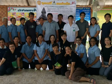 ช่วยภัยน้ำท่วม : สงวน จันทรอักษร นายกสมาคมธรรมศาสตร์พัทลุง และทีมแพทย์จากโรงพยาบาลธรรมศาสตร์เฉลิมพระเกียรติ นำโดย รศ.พญ.อรวรรณ เล็กสกุลไชย ร่วมกับคณะกรรมการกองทุนทำบุญวันเกิดกับธรรมศาสตร์ ออกให้บริการรักษา และมอบยาสามัญแก่ผู้ประสบอุทกภัย ที่ อ.ควนขนุน จ.พัทลุง