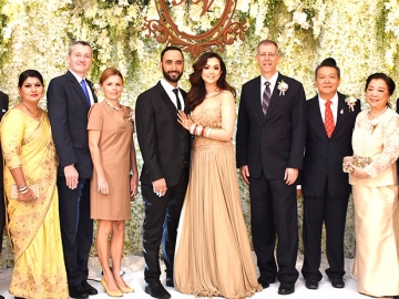 สุขสำราญ : ซีมอน โรเด็ด เอกอัครราชทูตอิสราเอลฯ, ดร.ปีเตอร์ ยาคอป เอกอัครราชทูตสาธารณรัฐฮังการีฯ และ ม.ล.ศิริเฉลิม สวัสดิวัตน์ ร่วมงานเลี้ยงฉลองมงคลสมรสระหว่าง รีน่า บุญชนะสุกิจ บุตรี ดิเรก-อรุณา บุญชนะสุกิจ และ วิชาญ สุชนสำราญ บุตร ปาน-ริต้า สุชนสำราญ ที่ โรงแรมแลนด์มาร์ค