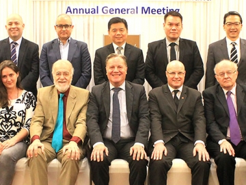 ส่งเสริมความร่วมมือ : มร.ไซม่อน แมทธิวส์ ประธานหอการค้าอังกฤษ-ไทย จัดงานประชุมใหญ่สามัญประจำปี 2560 พร้อมการเลือกตั้งคณะกรรมการชุดใหม่ รวมถึงทั้งนำเสนอกิจกรรมต่างๆ ที่จะเกิดขึ้นในปี 2560 และเพื่อกระชับความสัมพันธ์และแลกเปลี่ยนความคิดเห็นของบรรดาสมาชิก ที่ โรงแรมแลนด์มาร์ค