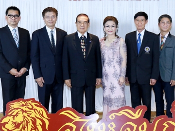 สิงห์...ม.เกริก    ดร.อุทัย พิมพ์ใจชน อดีตประธานรัฐสภา เป็นประธานในพิธีมอบโล่เกียรตินิยม สารนิพนธ์ดีเด่น ดุษฎีนิพนธ์ดีเด่น และศิษย์ดีเด่น ในงาน “สิงห์คืนถ้ำ & ปัจฉิมนิเทศ ครั้งที่ 9” โดยมี ดร.นันทนา นันท
วโรภาส คณบดีวิทยาลัยสื่อสารการเมือง มหาวิทยาลัยเกริก ต้อนรับ ที่ โรงแรมมิราเคิล แกรนด์ คอนเวนชั่น