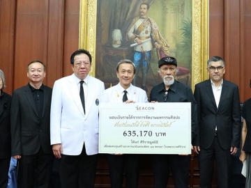 เพื่ออาคารนวมินทรบพิตร ๘๔ พรรษา : ตะติยะ ซอโสตถิกุล กก.ผจก.บมจ.ซีคอน ดีเวลลอปเมนท์, บจก.ซีคอน บางแค และ อ.ช่วง มูลพินิจ ศิลปินแห่งชาติ ร่วมมอบเงินรายได้จากงานมหกรรมศิลปะ “ด้วยรักและภักดี ยิ่งชีวี ตราบนิรันดร์” ให้แก่ ศ.ดร.นพ.ประสิทธิ์ วัฒนาภา คณบดีคณะแพทยศาสตร์ ศิริราชพยาบาล