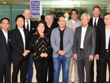 เตรียมพร้อม : รศ.ดร.อดิทธิ์ เชี่ยวสกุล ผช.ผอ.ด้านนิสิตเก่าสัมพันธ์ และ คงพันธุ์ ปราโมช ณ อยุธยา ผอ.ศูนย์ผู้ประกอบการลงทุน สถาบันบัณฑิตบริหารธุรกิจศศินทร์ แห่งจุฬาฯ ต้อนรับคณะนักธุรกิจที่ร่วมเป็นกรรมการตัดสิน “การแข่งขันแผนธุรกิจระดับโลก” (The mai Bangkok Business Challenge® @Sasin 2017)