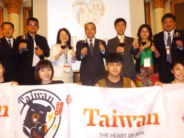 ช็อป กิน บิน เที่ยวทั่วโลก : Paul Shek รองผู้แทนการค้า สำนักงานเศรษฐกิจและวัฒนธรรมไทเป ประจำประเทศไทย จัดงานเลี้ยงต้อนรับกลุ่มผู้ประกอบการด้านท่องเที่ยวจากไต้หวันที่เดินทางมาเข้าร่วม “งานเที่ยวทั่วไทย ไปทั่วโลก ครั้งที่ 20” ซึ่งจัดระหว่างวันที่ 15-19 ก.พ.2560 ที่ ศูนย์การประชุมแห่งชาติสิริกิติ์