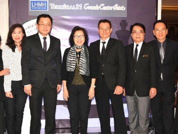 Black and White Night : สุวรรณา พุทธประสาท ประธานเจ้าหน้าที่บริหาร บริษัทแอล เอช มอลล์แอนด์ โฮเทล จำกัด จัดงาน “แบล็กแอนด์ไวท์ ไนท์” สังสรรค์พนักงานในเครือโรงแรมแกรนด์เซนเตอร์พอยท์ และ ศูนย์การค้าเทอร์มินอล 21 
โดยมี ประเสริฐ ศรีอุฬารพงศ์ ร่วมงาน ที่ โรงแรมแมนดาริน สามย่าน