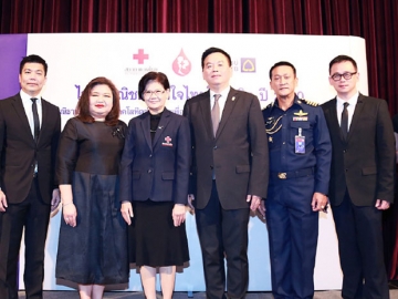 ไทยพาณิชย์รวมใจไทย...ให้โลหิต : น.ท.หญิง พญ.อุบลวัณณ์ จรูญเรืองฤทธิ์ ผอ.ศูนย์บริการโลหิตแห่งชาติ สภากาชาดไทย, อารยา ภู่พานิช และ พงษ์สิทธิ์ ชัยฉัตรพรสุข 2 รอง ผจก.ใหญ่ ธนาคารไทยพาณิชย์ ร่วมเปิดกิจกรรมรับบริจาคโลหิต ที่ หอประชุมมหิศร ธนาคารไทยพาณิชย์ สำนักงานใหญ่
