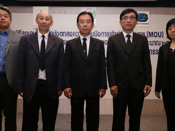 กากอุตสาหกรรม : มงคล พฤกษ์วัฒนา อธิบดีกรมโรงงานอุตสาหกรรม ลงนามในข้อตกลงความร่วมมือ “โครงการยกระดับผู้ประกอบการจัดการของเสีย ประจำปี 2560” โดยมี วิสา หรรษ์อิทธินันต์ ผอ.สำนักบริหารจัดการกากอุตสาหกรรม กรมโรงงานอุตสาหกรรม ร่วมพิธี ที่โรงแรมใบหยก สกาย ประตูน้ำ