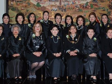 ประเพณีปี 2560     คุณหญิงณัฐิกา วัธนเวคิน อังอุบลกุล เป็นประธานในพิธีจุดเทียนประจำปี ของ สหพันธ์สมาคมสตรีนักธุรกิจและวิชาชีพแห่งประเทศไทย ในพระบรมราชินูปถัมภ์ โดยมี ดร.ยาสมิน ดาร์วิช) ,ม.ร.ว.วรรณาภรณ์ ศุขเนตร และ จรรย์สมร วัธนเวคิน ร่วมงาน ที่ โรงแรม เจ ดับบลิว แมริออท