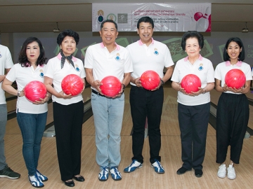 โบว์ลิ่งการกุศล       สงกรานต์ อิสสระ  ประธานเจ้าหน้าที่บริหาร บมจ.ชาญอิสสระ ดีเวล็อปเมนท์ พร้อมด้วย รศ.นพ.ฉันชาย สิทธิพันธุ์ รองคณบดีฝ่ายวางแผนและพัฒนา คณะแพทยศาสตร์ จุฬาฯ ร่วมเปิดการแข่งขันโบว์ลิ่งหารายได้สมทบทุนมูลนิธิคณะแพทยศาสตร์ จุฬาฯ โดยมี ผศ.พญ.อรศรี รมยะนันทน์ ร่วมงาน