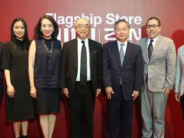 สินค้าจากญี่ปุ่น : ชิโร ซะโดะชิมะ เอกอัครราชทูตญี่ปุ่นประจำราชอาณาจักรไทย เปิดงาน “MUJI Flagship Store at ZEN CentralWorld” เปิดตัวแลนด์มาร์คแห่งใหม่ที่ใหญ่ที่สุดในไทย โดยมี ยุวดี จิราธิวัฒน์ ปธ.จนท.บห.กลุ่มธุรกิจห้างสรรพสินค้า บจก.กลุ่มเซ็นทรัล ต้อนรับ ที่ ชั้น 4 ห้างสรรพสินค้าเซน