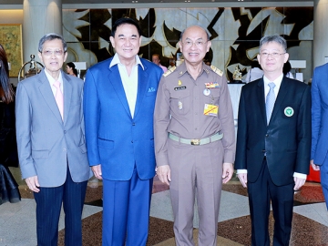 โรงพยาบาลคุณธรรม : ศ.เกียรติคุณ นพ.เกษม วัฒนชัย องคมนตรี เปิดประชุมเพื่อพัฒนาบุคลากรโรงพยาบาลชุมชนเฉลิมพระเกียรติ 80 พรรษา และโรงพยาบาลเทพรัตนเวชชานุกูลเฉลิมพระเกียรติ 60 พรรษา สู่โรงพยาบาลคุณธรรม โดยมี นพ.โอภาส การย์กวินพงศ์ รองปลัดกระทรวงสาธารณสุข และ ดร.อัศวิน อิงคะกุล ปธ.กก.บห.มิราเคิล กรุ๊ป ต้อนรับ ที่ โรงแรมมิราเคิล แกรนด์ คอนเวนชั่น