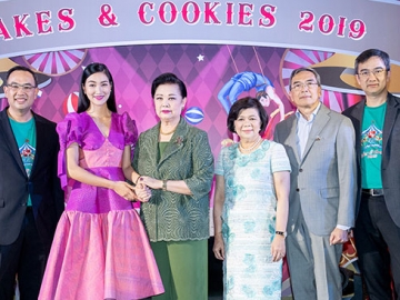 ฉลอง 45 ปี “เอส แอนด์ พี” : ภัทรา ศิลาอ่อน ปธ.กก.บมจ.เอส แอนด์ พี ซินดิเคท จัดงาน “S&P Cake & Cookies 
2019” จัดแสดงเค้กยักษ์ “ม้าหมุน Merry-Go-Round” ความสูง 2.1 เมตร พร้อมสินค้าคอลเลคชั่นใหม่ 2019 และโปรโมชั่นพิเศษมากมายเพื่อต้อนรับเทศกาลแห่งความสุขที่จะมาถึง โดยมี ประเวศวุฒิ-เกษสุดา-ปราการ-ธีรกรณ์ ไรวา, 
วิทูร-กำธร ศิลาอ่อน และ เขมนิจ จามิกรณ์ ร่วมงาน ที่ ลานกิจกรรมเวิร์คแอนด์เพลย์ ศูนย์การค้าเซ็นทรัลแกรนด์ พระราม 9