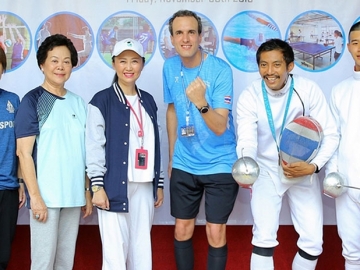 กีฬาหลากหลาย : วรรณี เจียรวนนท์ รอสส์ ผู้จัดการ และ ผู้ก่อตั้งโรงเรียนนานาชาติคอนคอร์เดียน พร้อมด้วย อ.วิจิตรวงศ์ ชนะรัตน์ ผอ.หลักสูตร
ภาษาไทย และ Mr.Laurent Goetschmann
ผอ.หลักสูตรอินเตอร์ ร่วมกันเปิด “สปอร์ตคอมเพล็กซ์” อาคารกีฬาขนาดใหญ่หลังใหม่ รองรับการพัฒนาร่างกายของนักเรียนทุกระดับชั้น
ที่ โรงเรียนนานาชาติคอนคอร์เดียน ถนนบางนา-ตราด กม.7