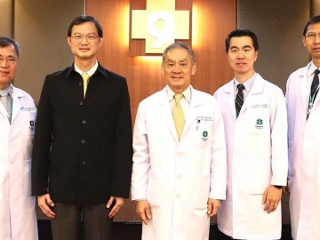 ภัยเงียบใกล้ตัว : นพ.เสถียร ภู่ประเสริฐ กก.ผอ.โรงพยาบาลพระรามเก้า 
เปิดงานเสวนาวิชาการเรื่อง “Stroke Today and Tomorrow” โดยมี รศ.นพ.ยงชัย นิละนนท์ ผู้เชี่ยวชาญด้านอายุรศาสตร์โรคหลอดเลือดสมอง และประธานศูนย์โรคหลอดเลือด
สมองศิริราช เป็นวิทยากร เพื่อถ่ายทอดและแลกเปลี่ยนประสบการณ์แนวคิดและทักษะการดูแลรักษา
ผู้ป่วยโรคหลอดเลือดสมอง (stroke)