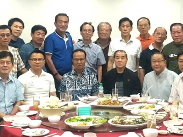 เพื่อนกัน..ลงขันเลี้ยงวันเกิด : ถวิล ไพรสณฑ์ อดีตประธานสภาผู้แทนราษฎร และ สมชาย จงพิพิธพร ประธานชมรมสุขสวัสดิ์ 14 พร้อมคณะกรรมการและสมาชิกชมรมร่วมกันจัดงานเลี้ยงสังสรรค์พร้อมอวยพร แสงชัย เจริญเศรษฐกิจ ในโอกาสวันคล้ายวันเกิด 
โดยมี พ.ต.อ.พุทธิพงษ์ ภู่เพียรเลิศ ร่วมงาน ที่ ครัวเจ๊ง้อ ถนนนราธิวาสราชนครินทร์ เขตยานนาวา