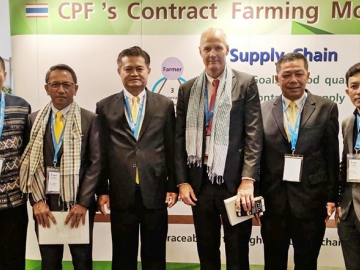 กลุ่มประเทศลุ่มน้ำโขง : สุรจิตต์ อินทรชิต รองปลัดกระทรวงเกษตรและสหกรณ์ เปิดการประชุมนานาชาติ “Mekong Hub Knowledge and Learning Fair MKLF 2019” แลกเปลี่ยนประสบการณ์ด้านการพัฒนาคอนแทร็คฟาร์มมิ่ง โดยมี ณรงค์ เจียมใจบรรจง รอง กก.ผจก.อาวุโส และ สันทัด ทองเต็ม รอง กก.ผจก.อาวุโส บมจ.เจริญโภคภัณฑ์อาหาร ร่วมประชุม ที่ โรงแรมรอยัลออคิด เชอราตัน