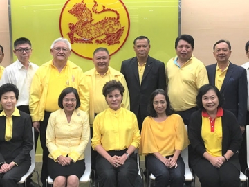 ขับเคลื่อนงาน : ระพี ผ่องบุพกิจ ผวจ.ฉะเชิงเทรา ในฐานะนายกสมาคมรัฐศาสตร์แห่งมหาวิทยาลัยธรรมศาสตร์ฯ จัดประชุมคณะกรรมการฯ โดยมี ปสันน์ เทพรักษ์, ประสงค์ คงเคารพธรรม, 
ปริโสทัต ปุณณภุม, วิวรรณ บุณยประทีปรัตน์, ฉวีวรรณ อุทัยพิบูลย์, กรณิศ ธนสุนทรกิจ, 
ขจิตพรรณ โกมลฐิติ และ ดร.มานะ ตรีรยาภิวัฒน์ ร่วมประชุม ที่ คณะรัฐศาสตร์ มธ.ท่าพระจันทร์