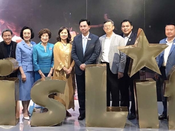 จากพระคัมภีร์ไบเบิล : อิทธิพล คุณปลื้ม รมว.วัฒนธรรม ร่วมชมละครเพลง “His Life The Musical” ที่ถ่ายทอดเรื่องราวความจริง ด้วยเนื้อหาชีวิตของพระเยซูคริสต์ตั้งแต่ประสูติจนถึงเสด็จขึ้นสู่สวรรค์ โดยมี พ-วงเดือน ยนตรรักษ์ ประธานมูลนิธิของขวัญแห่งชีวิต และ ศ.ธงชัย ประดับชนานุรัตน์ ประธานสหคริสตจักรแบ๊บติสต์ฯ ต้อนรับ ที่ GMM Live House เซ็นทรัลเวิลด์