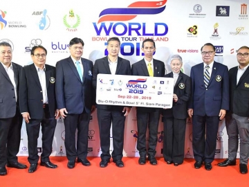 ยุธยา จีนหีต ผู้อำนวยการกององค์กรและพัฒนากีฬาเป็นเลิศระดับ 8 กกท. กับ สมพันธ์ จารุมิลินท นายกสมาคมโบว์ลิ่ง
แห่งประเทศไทย แถลงข่าวการจัดการแข่งขัน World Bowling Tour Thailand 2019 หรือโบว์ลิ่ง เวิลด์ ทัวร์ 2019 เมื่อวันที่
12 ก.ย.นี้